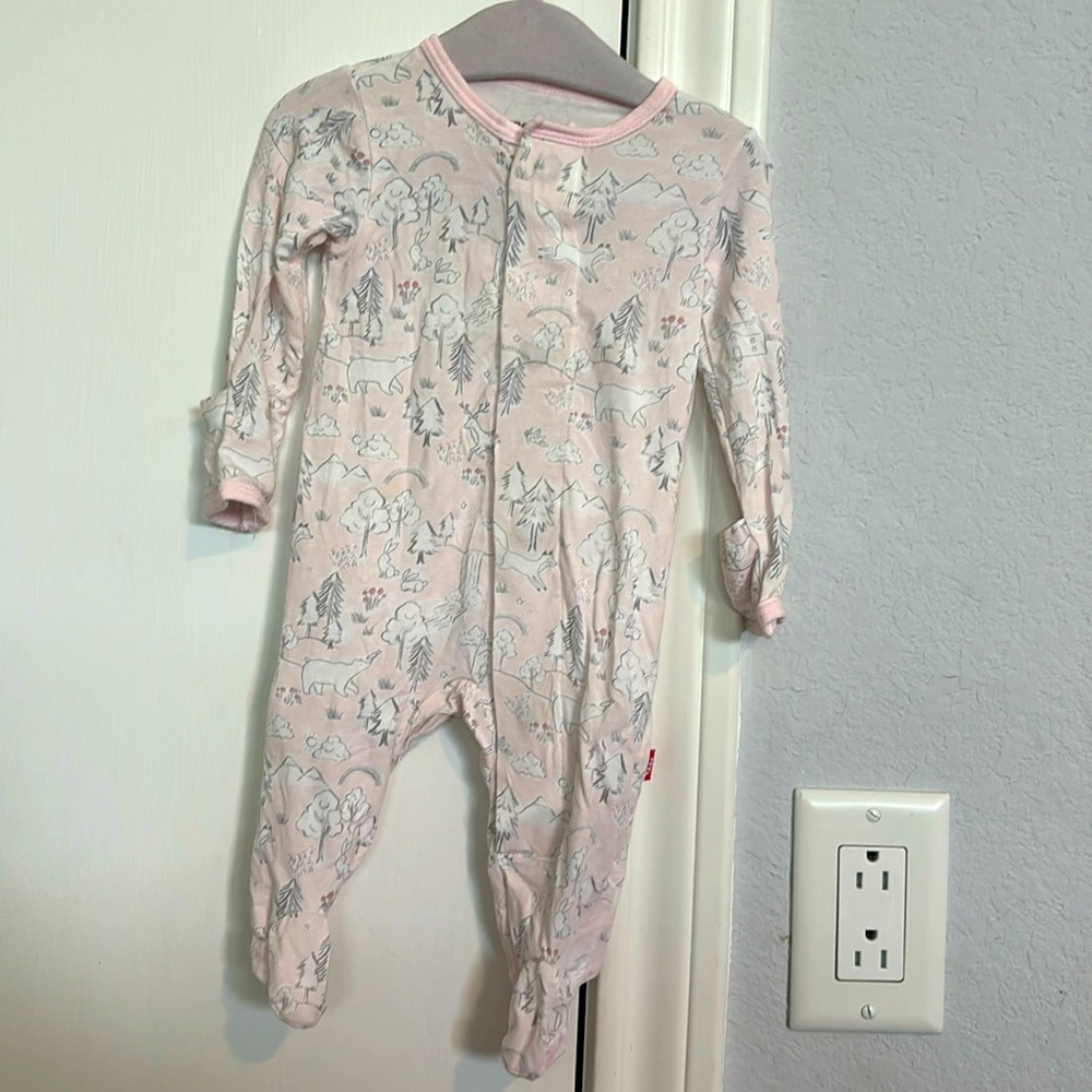Magnetic me pink woodland footie